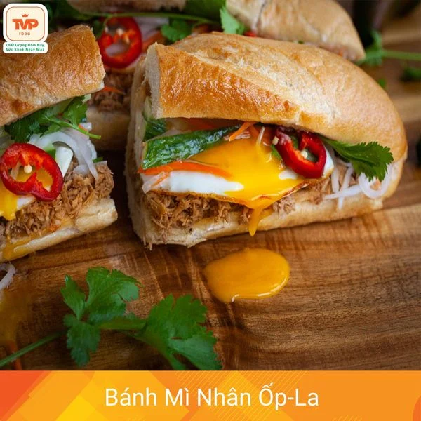 Bữa sáng "xèo xèo" với bánh mì nhân trứng ốp la tràn đầy năng lượng.