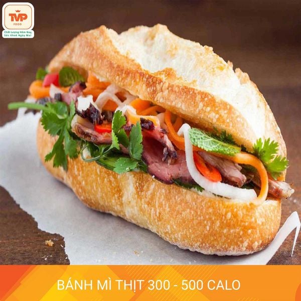 Bánh mì kẹp thịt ăn ngon hấp dẫn lưu ý lượng calo để giữ gìn vóc dáng thon gọn.